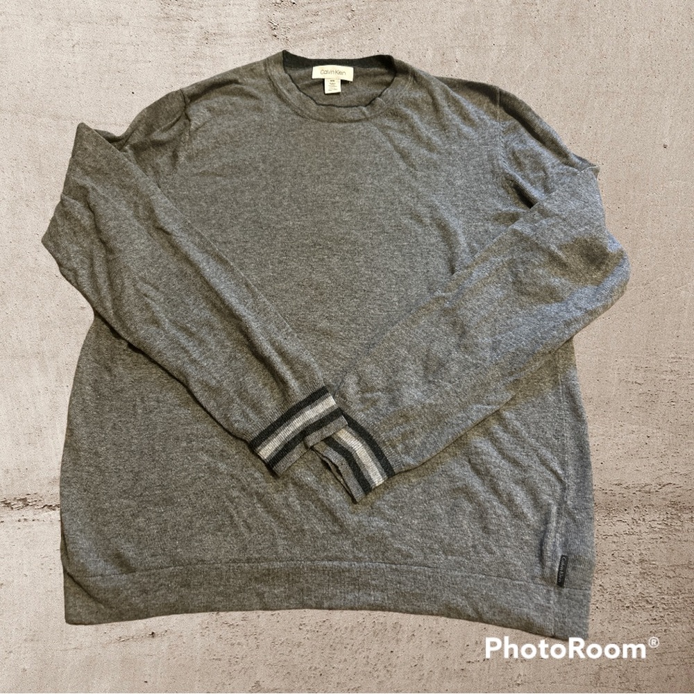GUC Men’s Calvin Klein Lightweight Light Gray Knit Sweater Size Medium